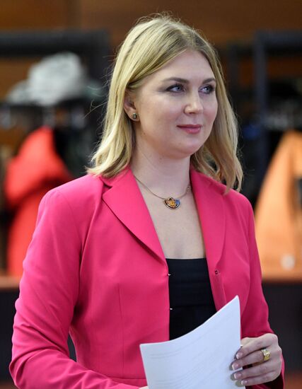 Presidential candidates submit signatures in their support to Central Election Commission