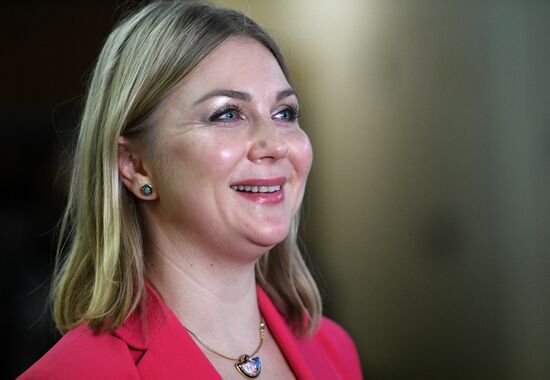 Presidential candidates submit signatures in their support to Central Election Commission