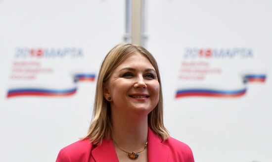 Presidential candidates submit signatures in their support to Central Election Commission