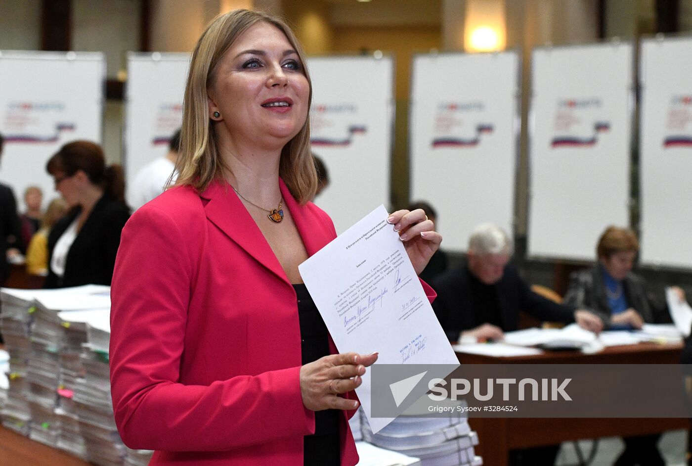 Presidential candidates submit signatures in their support to Central Election Commission