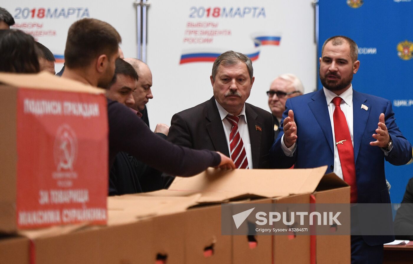 Presidential candidates submit signatures in their support to Central Election Commission