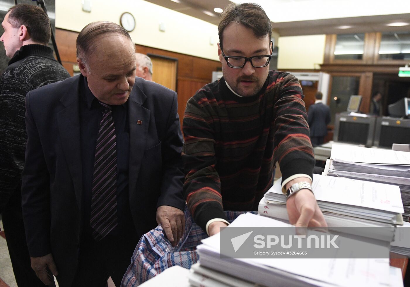 Presidential candidates submit signatures in their support to Central Election Commission