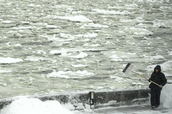 Snow clearing in Moscow
