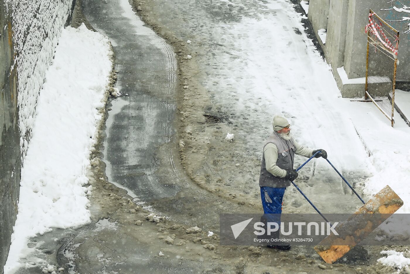 Snow clearing in Moscow