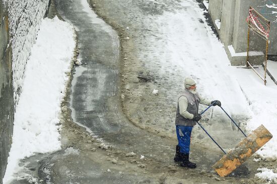 Snow clearing in Moscow