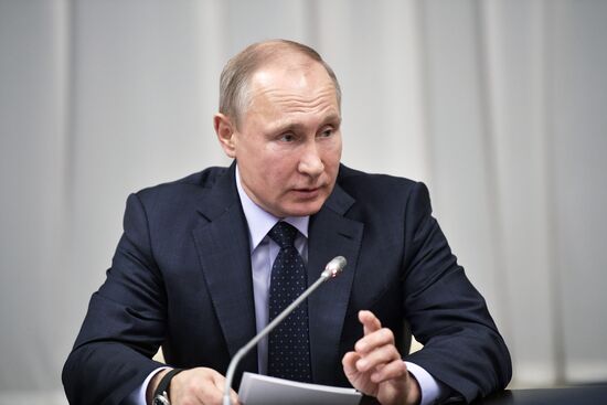 Vladimir Putin meets with members of Economic Council of Franco-Russian Chamber of Commerce and Industry