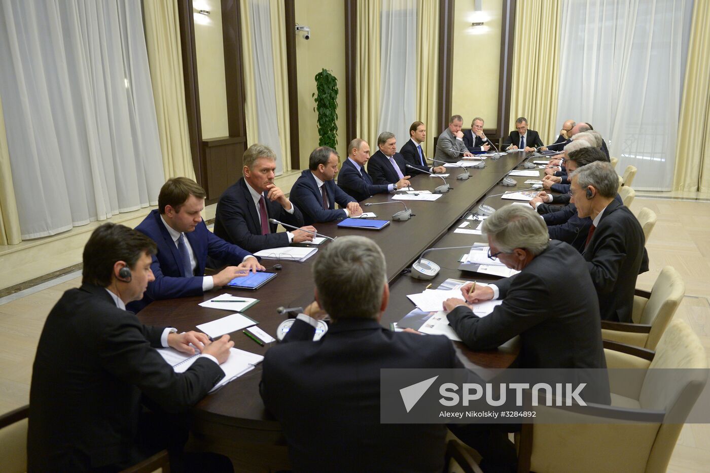 Vladimir Putin meets with members of Economic Council of Franco-Russian Chamber of Commerce and Industry