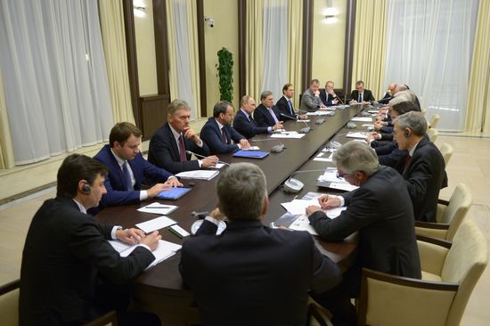 Vladimir Putin meets with members of Economic Council of Franco-Russian Chamber of Commerce and Industry