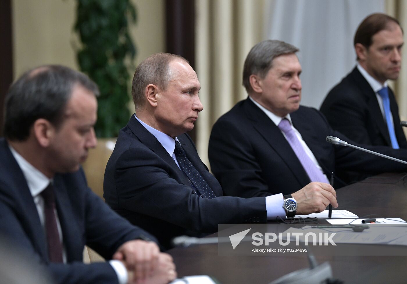 Vladimir Putin meets with members of Economic Council of Franco-Russian Chamber of Commerce and Industry