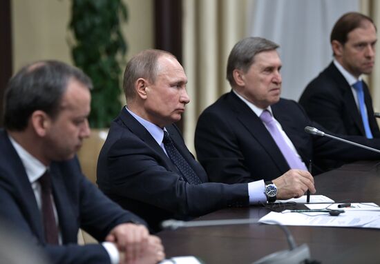 Vladimir Putin meets with members of Economic Council of Franco-Russian Chamber of Commerce and Industry