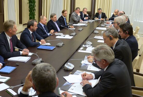 Vladimir Putin meets with members of Economic Council of Franco-Russian Chamber of Commerce and Industry