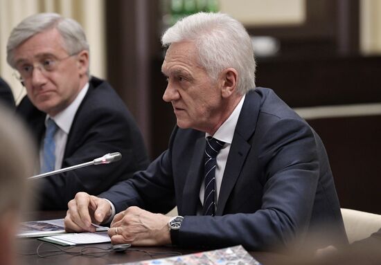 Vladimir Putin meets with members of Economic Council of Franco-Russian Chamber of Commerce and Industry