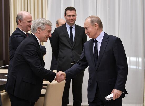 Vladimir Putin meets with members of Economic Council of Franco-Russian Chamber of Commerce and Industry