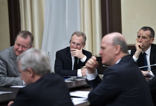 Vladimir Putin meets with members of Economic Council of Franco-Russian Chamber of Commerce and Industry