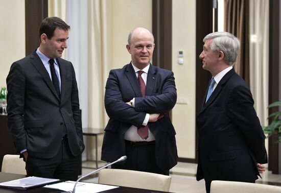Vladimir Putin meets with members of Economic Council of Franco-Russian Chamber of Commerce and Industry