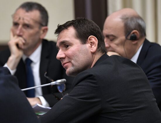 Vladimir Putin meets with members of Economic Council of Franco-Russian Chamber of Commerce and Industry