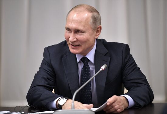 Vladimir Putin meets with members of Economic Council of Franco-Russian Chamber of Commerce and Industry