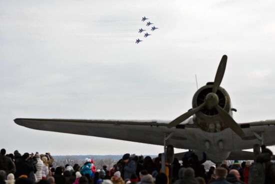 Parade marks 75th anniversary of Stalingrad Victory