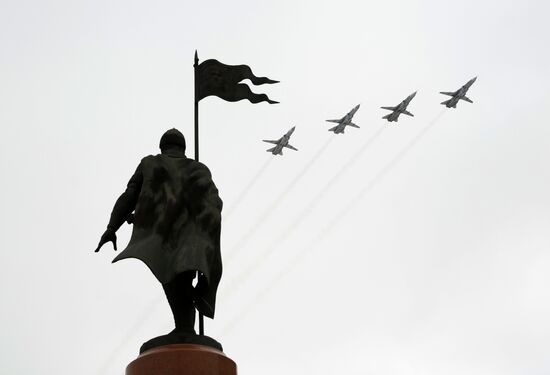 Parade marks 75th anniversary of Stalingrad Victory