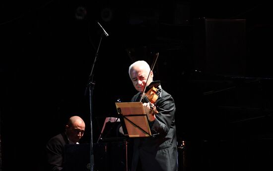 Gogol Center celebrates anniversary