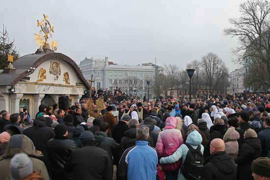 Divine service against rally of radicals in Kiev