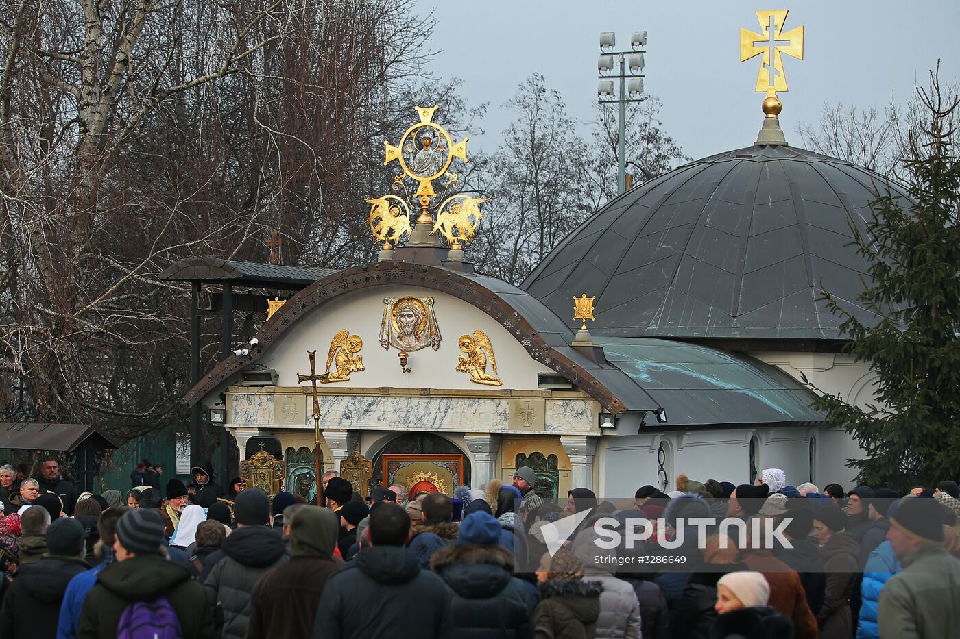 Divine service against rally of radicals in Kiev