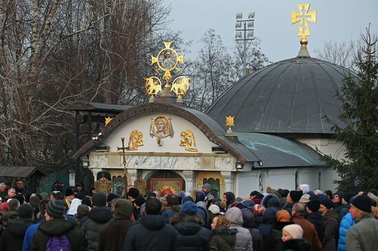 Divine service against rally of radicals in Kiev