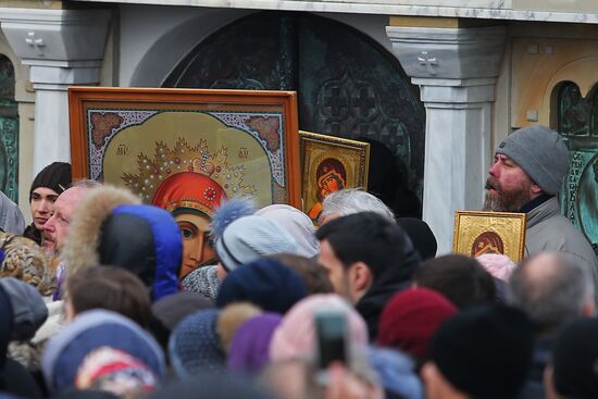 Divine service against rally of radicals in Kiev