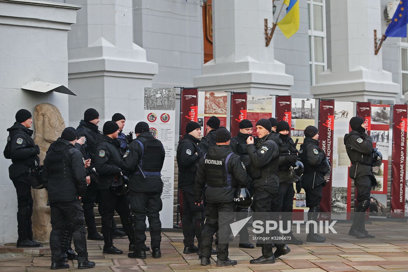 Divine service against rally of radicals in Kiev