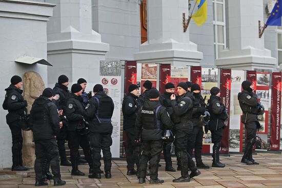 Divine service against rally of radicals in Kiev