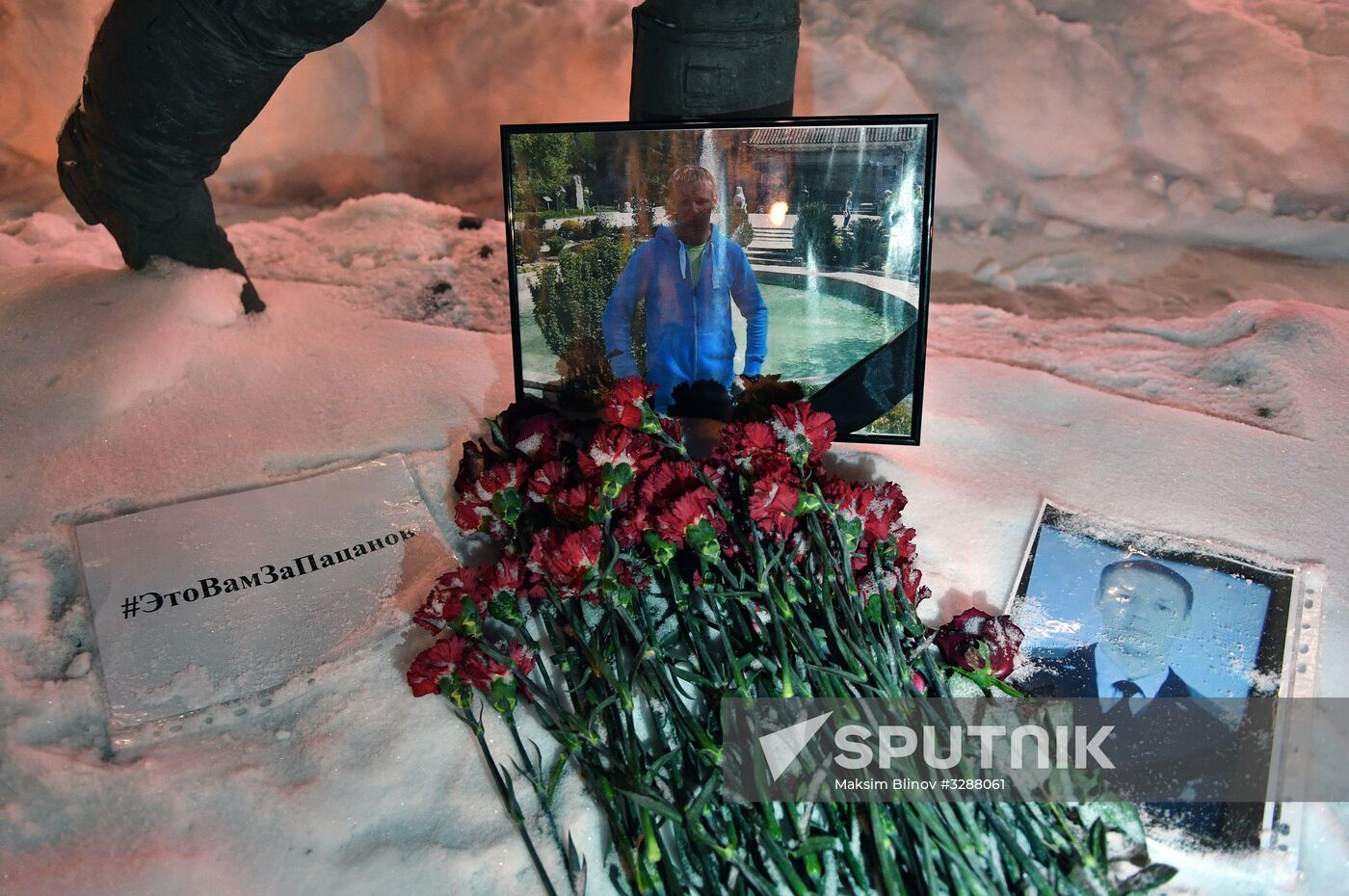 Flowers in memory of killed pilot Roman Filippov at Russian Defense Ministry