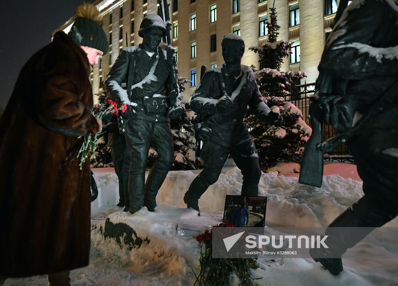 Flowers in memory of killed pilot Roman Filipov at Russian Defense Ministry