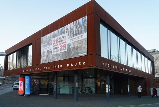 Berlin hosts 28 Years With and Without Berlin Wall exhibition