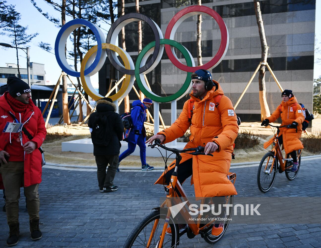 Athletes from the Netherlands' national team (right) at the Gangneung Olympic Village. Location: South Korea, Gangneung. Author: Alexander Vilf/Sputnik. Preparing for 2018 Winter Olympics in Pyeongchang