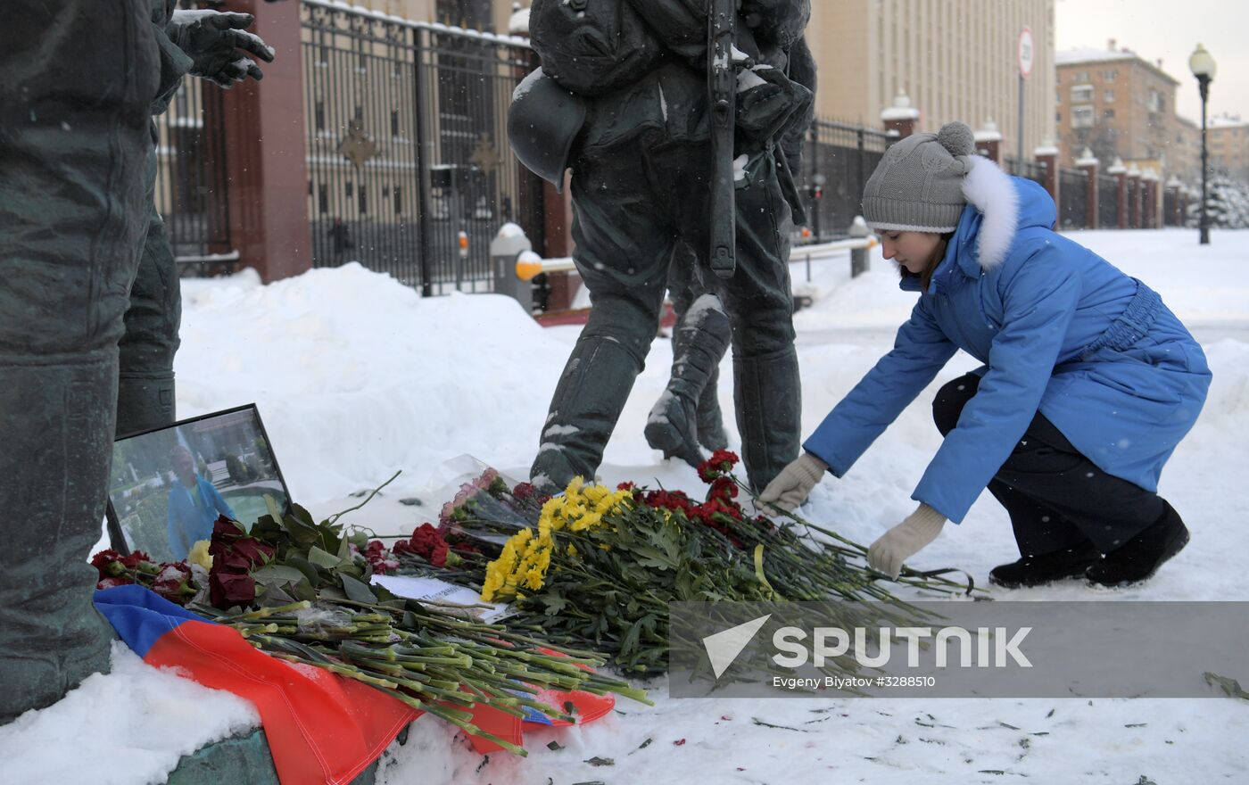 Flowers in memory of killed pilot Roman Filipov at Russian Defense Ministry