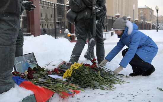 Flowers in memory of killed pilot Roman Filipov at Russian Defense Ministry
