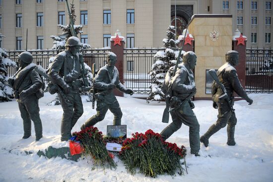 Flowers in memory of killed pilot Roman Filipov at Russian Defense Ministry