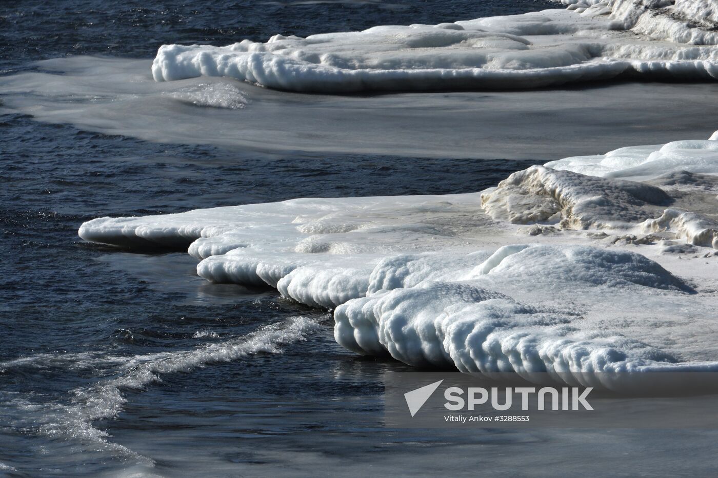 Ice conditions in Vladivostok waters