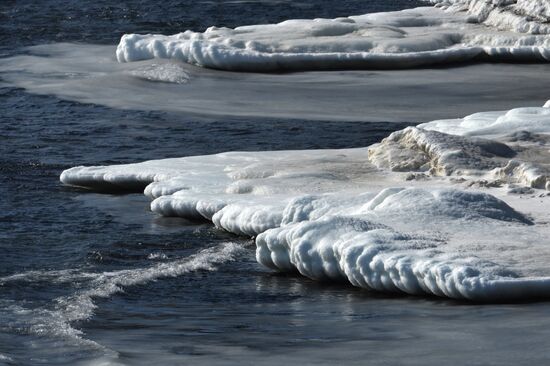 Ice conditions in Vladivostok waters