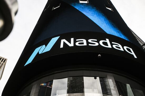 US stock market indices start to bounce back after sharp fall