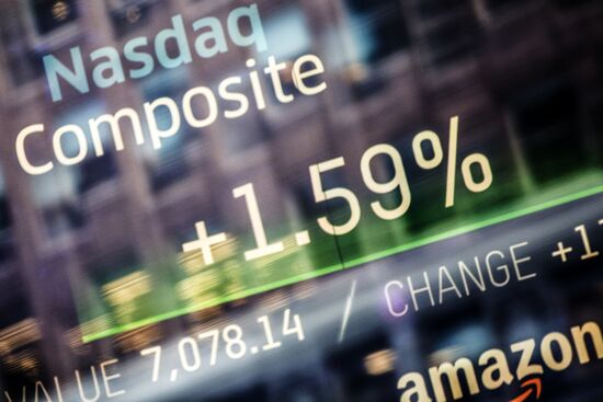 US stock market indices start to bounce back after sharp fall