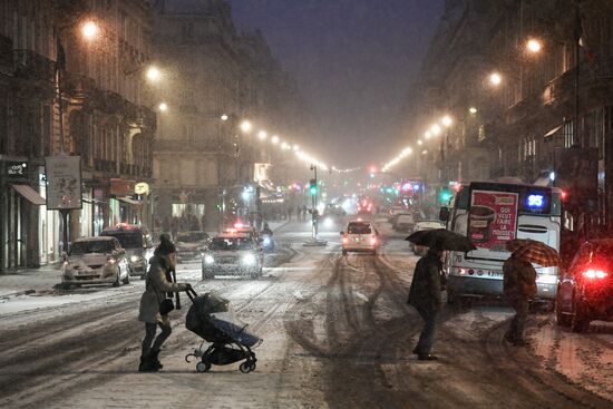Snowfall in Paris