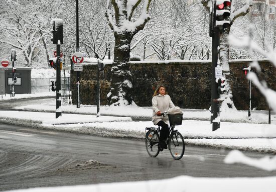 Snowfall in Paris