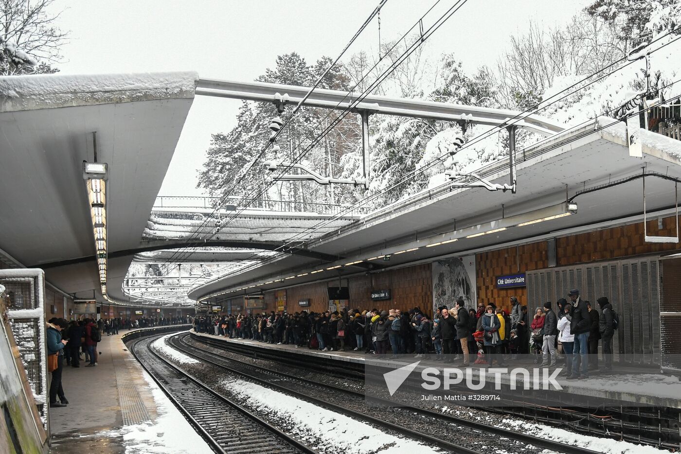 Snowfall in Paris