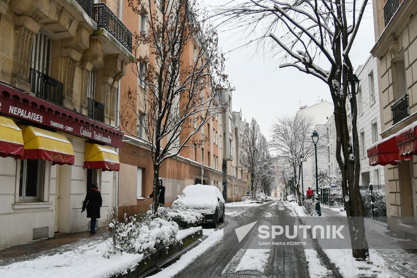 Snowfall in Paris