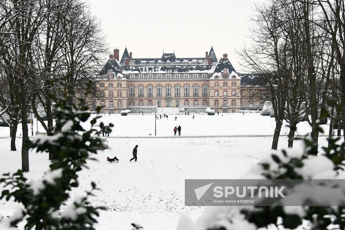 Snowfall in Paris
