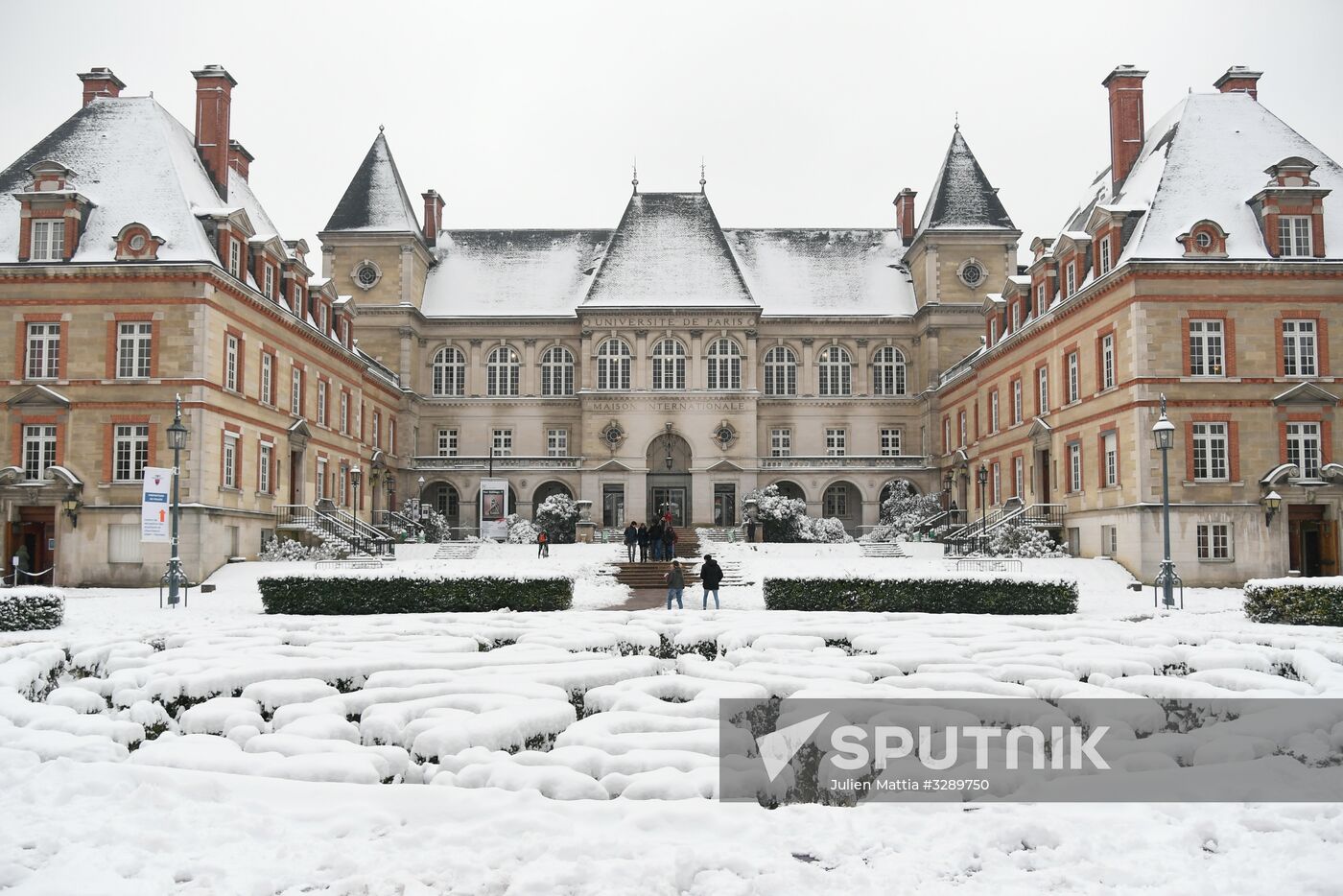 Snowfall in Paris