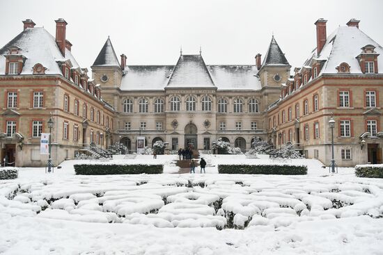 Snowfall in Paris