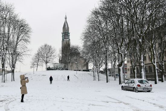 Snowfall in Paris