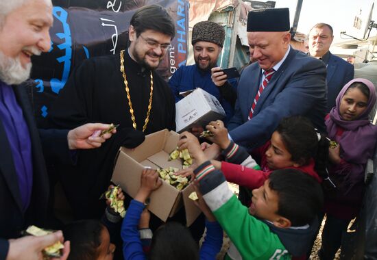 Inter-faith delegation of Russian religious leaders delivers humanitarian aid to Syrian refugees in Lebanon